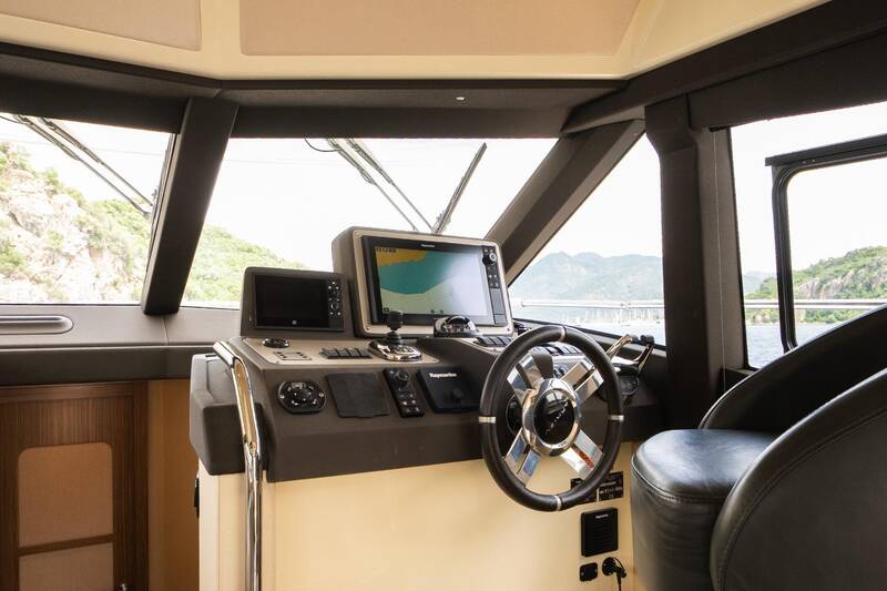 Helm station