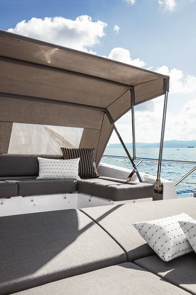 Lounge area on bow. Bimini tent (option)