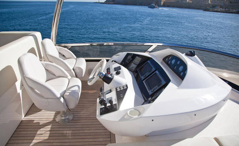 Helm station on flybridge
