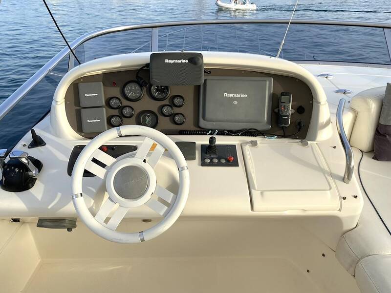 Helm station on flybridge