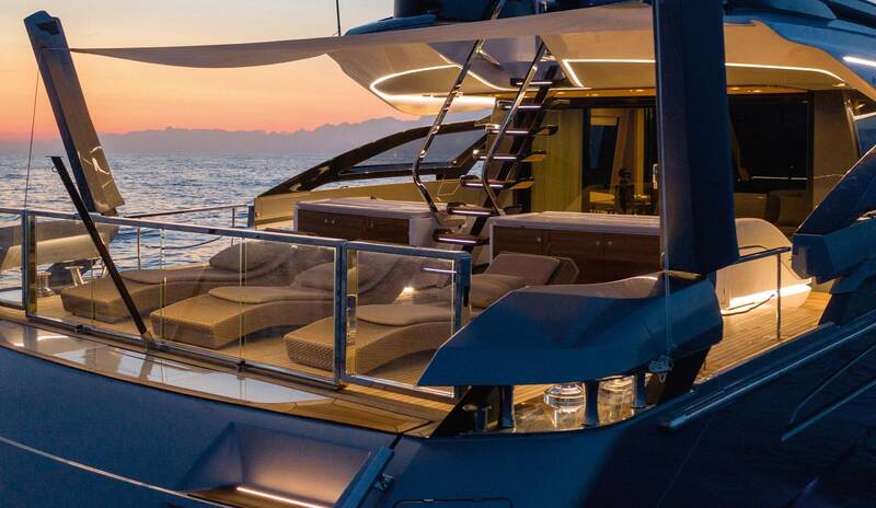 Sunbathing cushions on aft cockpit