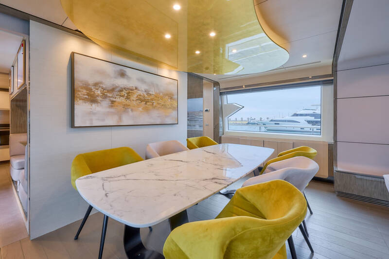 Salon dining 