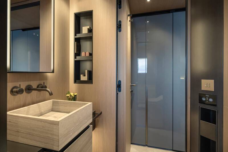 Guest head