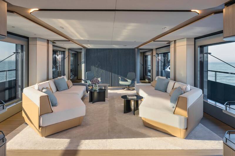 Main deck salon